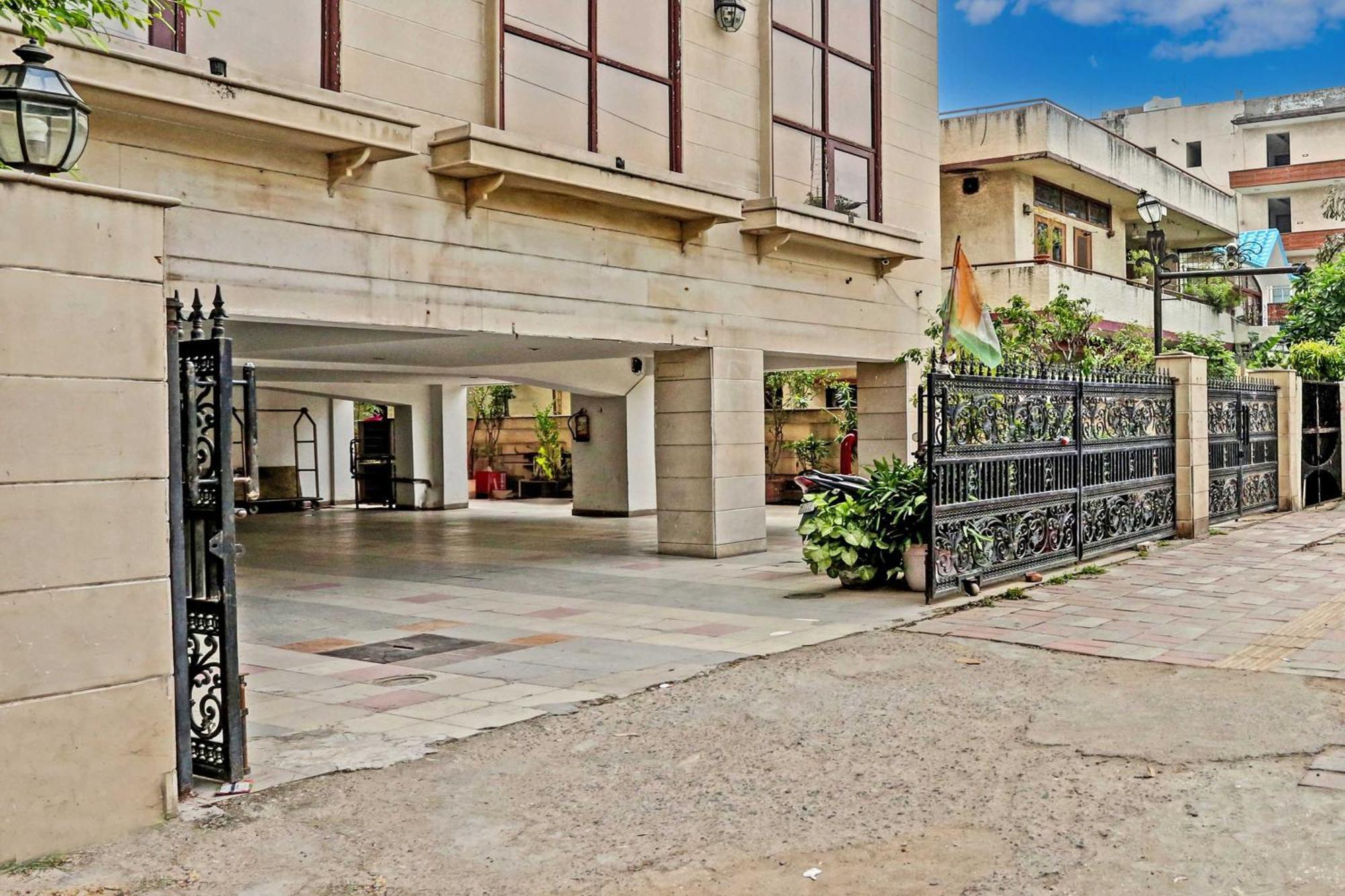 Townhouse The Royce New Friends Colony Hotel New Delhi