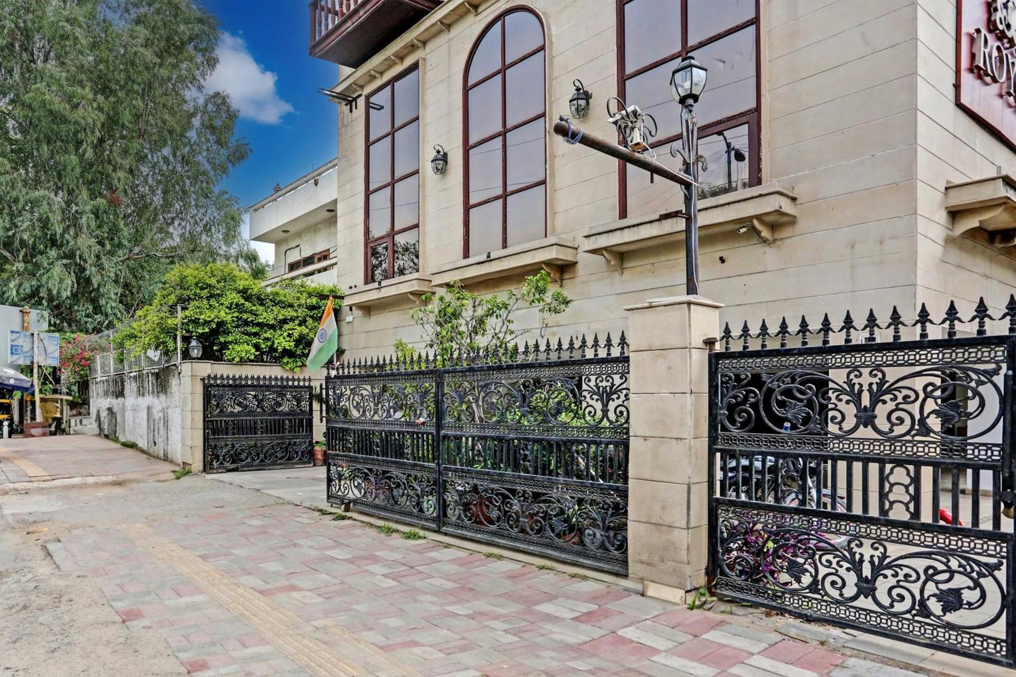 Hotel Townhouse The Royce New Friends Colony New Delhi
