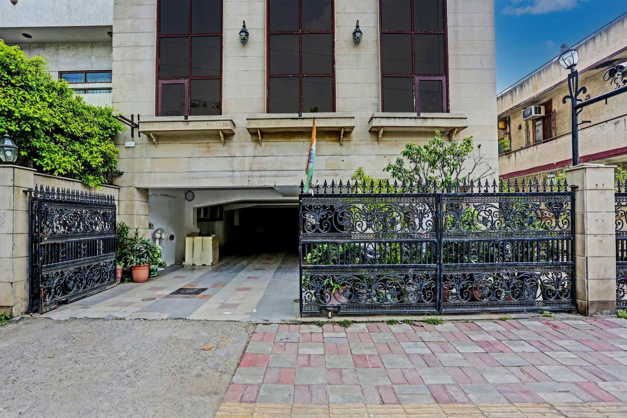 Townhouse The Royce New Friends Colony 4*